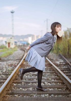 热情的邻居 李采潭中字_完整无删减版