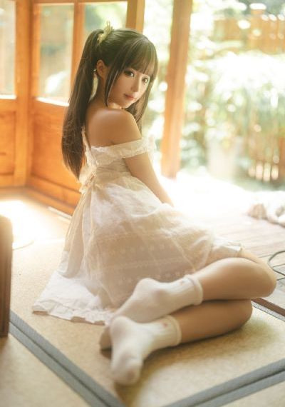 将军掀开她的乳罩揉捏她的胸_全集神马影院
